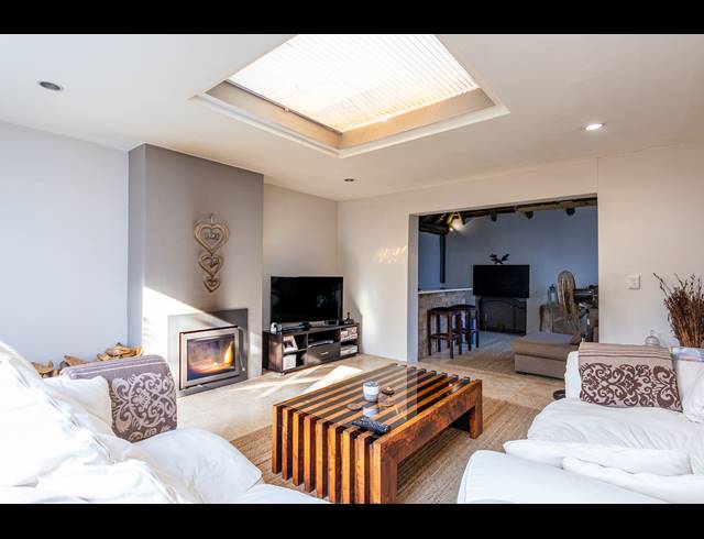 4 BEDROOM HOUSE FOR SALE IN WEST BEACH